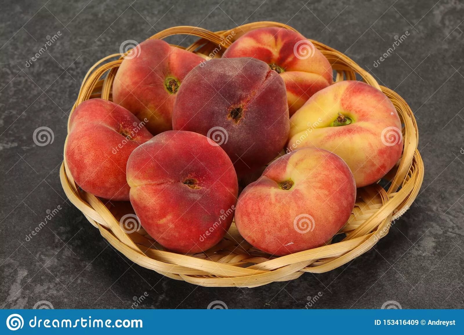 Плоские персики фото Sweet Ripe Tasty Flat Peach Stock Image - Image of donut, organic: 153416409