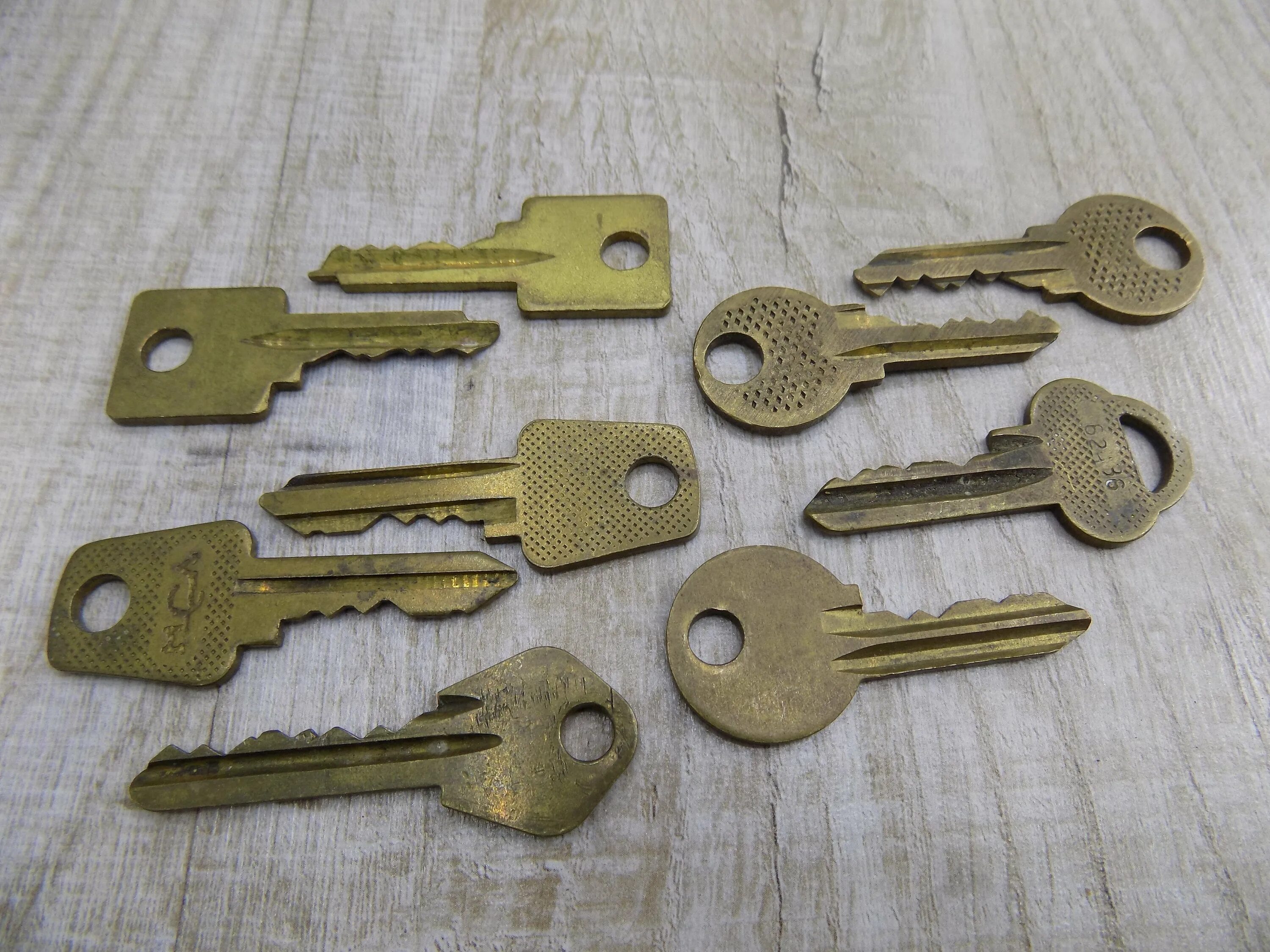 Плоский ключ фото Keys lot 9 pcs Wholesale Antique Keys for craft and decor Old Etsy