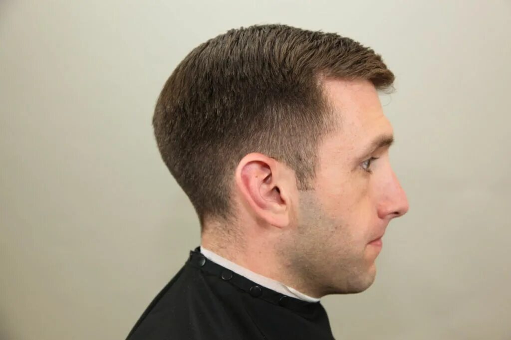 Плоский затылок прически мужские Taper fade haircut, Haircuts for men, Fade haircut styles