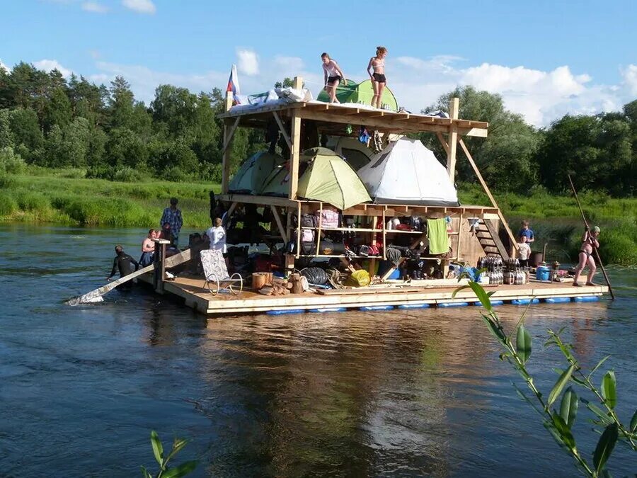 Плот на воде фото Прогулка на катере в Саратове: 13 исполнителей с отзывами и ценами на Яндекс Усл
