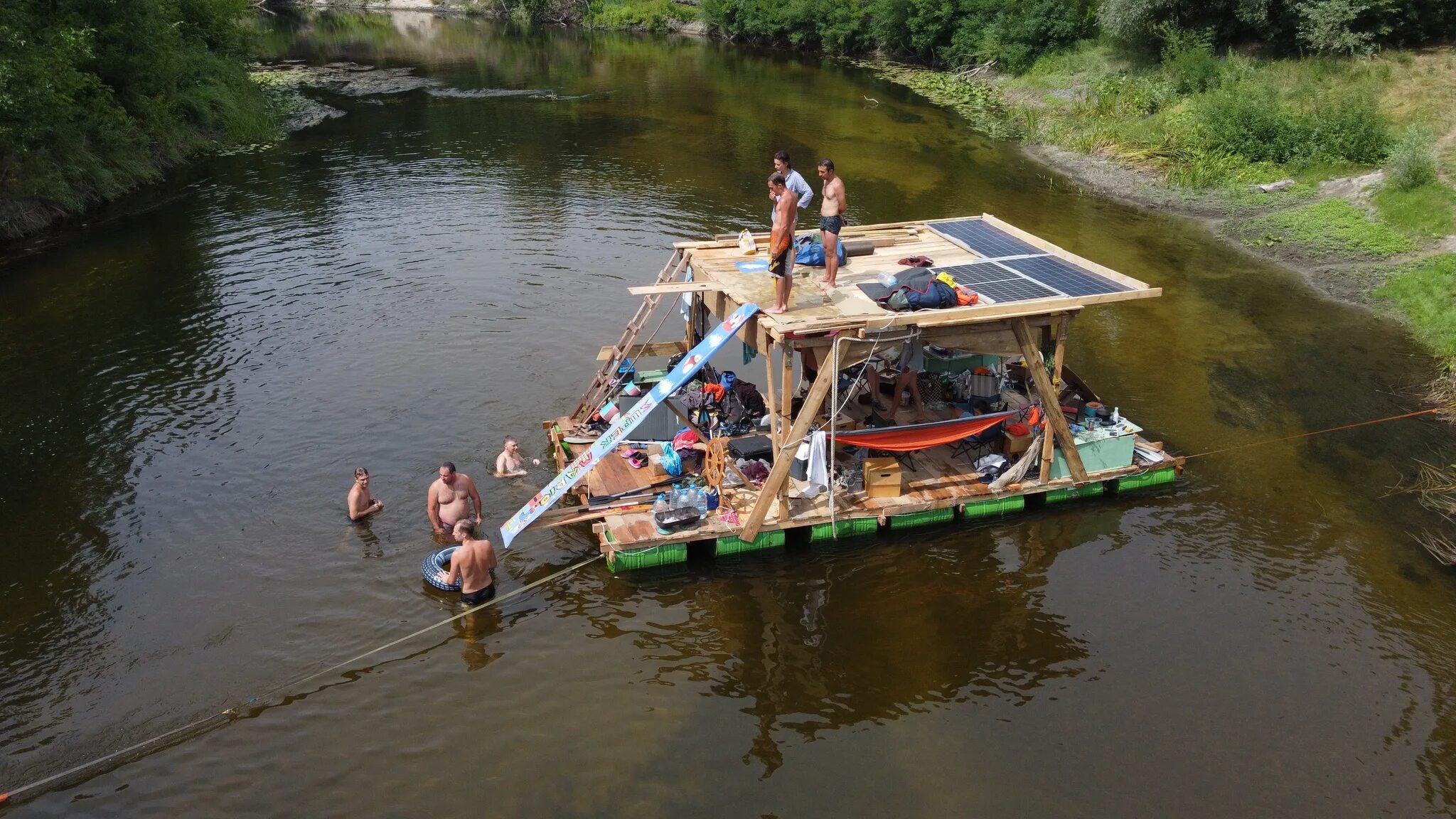 Плот на воде фото Плот лучшее