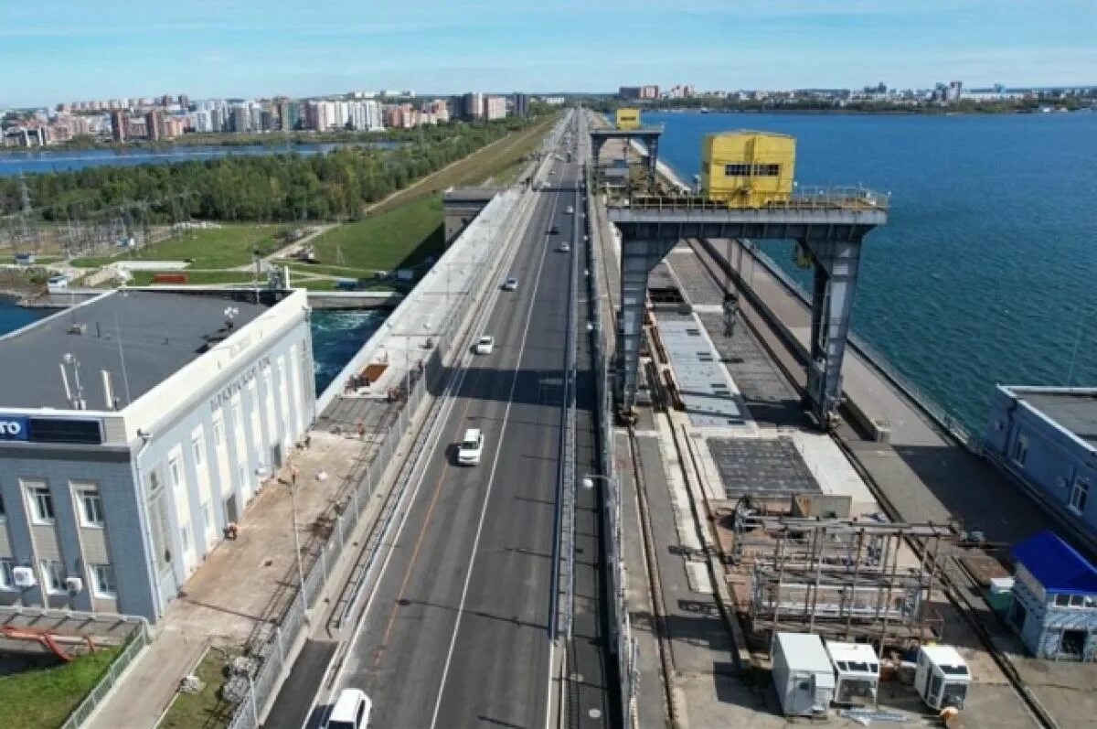Плотина гэс иркутск фото Ремонт плотины ГЭС завершили в Иркутске 31 августа АиФ Иркутск