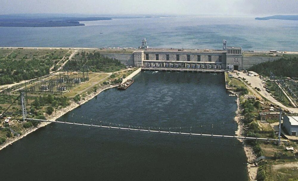 Плотина гэс иркутск фото На Иркутской ГЭС заменили гидроагрегат стоимостью 1 млрд рублей - 24 ноября 2020