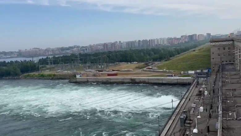 Плотина иркутск фото На Иркутской ГЭС снова увеличили сброс воды - Новости Mail