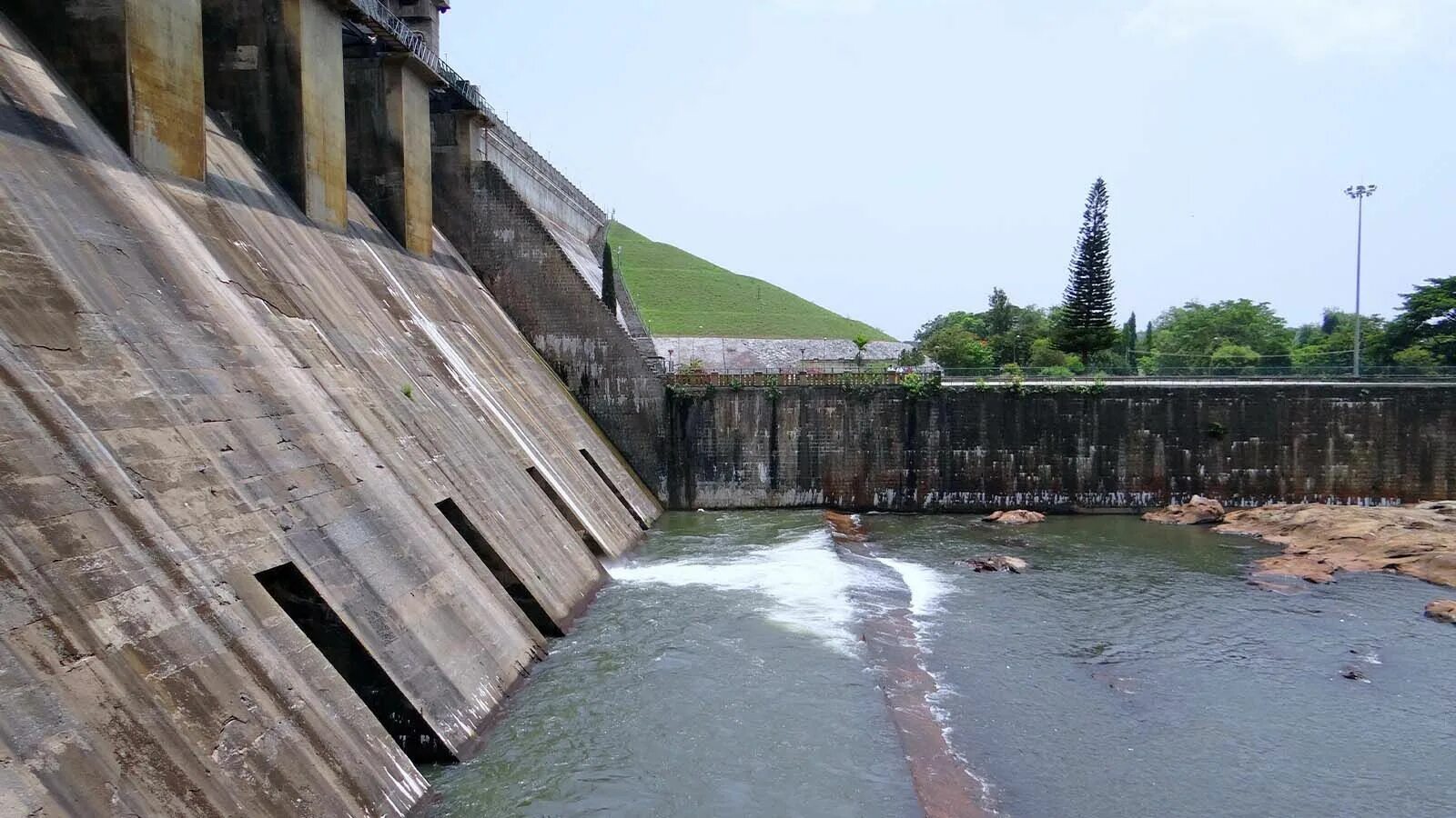Плотина на реке фото Why Environmentalists Want India To Stop Backing Hydropower Projects