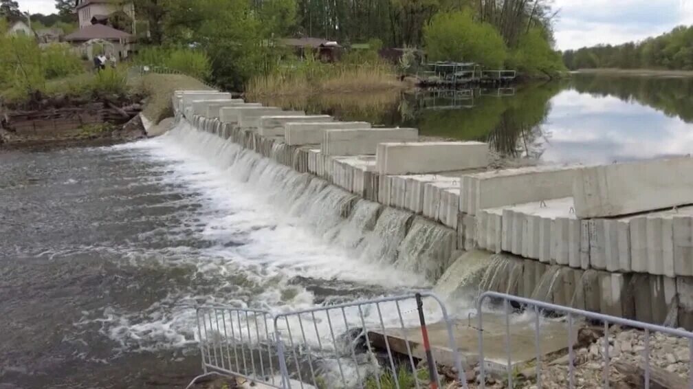 Плотина на реке фото Ремонтировать плотину будет печально известный в Тамбове подрядчик - ВЕСТИ / Там