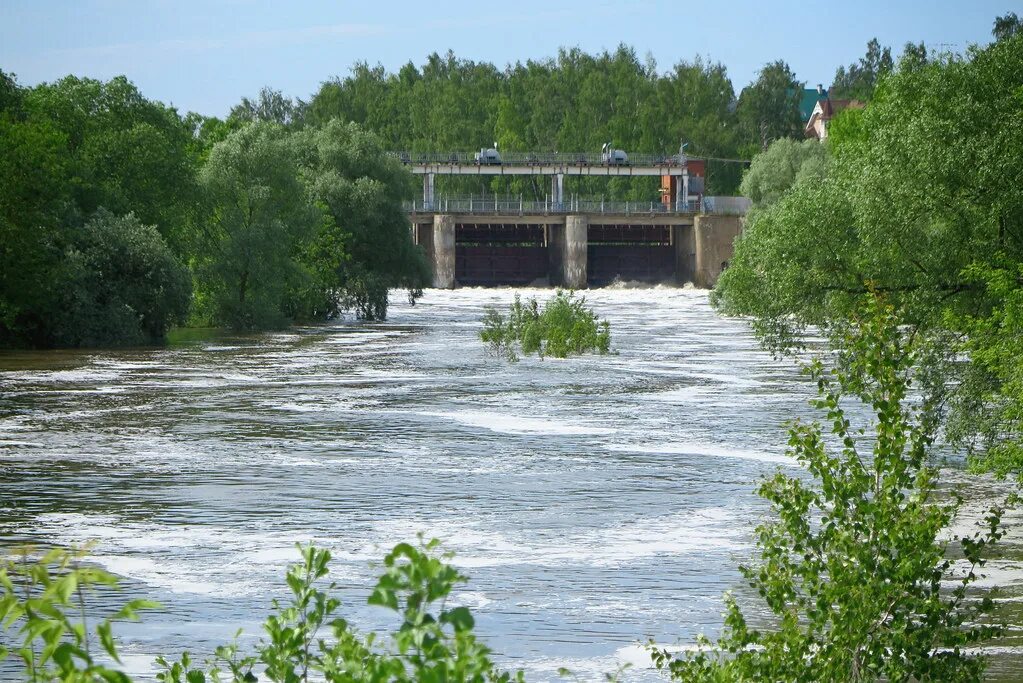 Плотина новленского водохранилища река пахра фото Путешествия по Подмосковью. Вдоль Пахры через люпиновые поля - Бродячий цирк - L