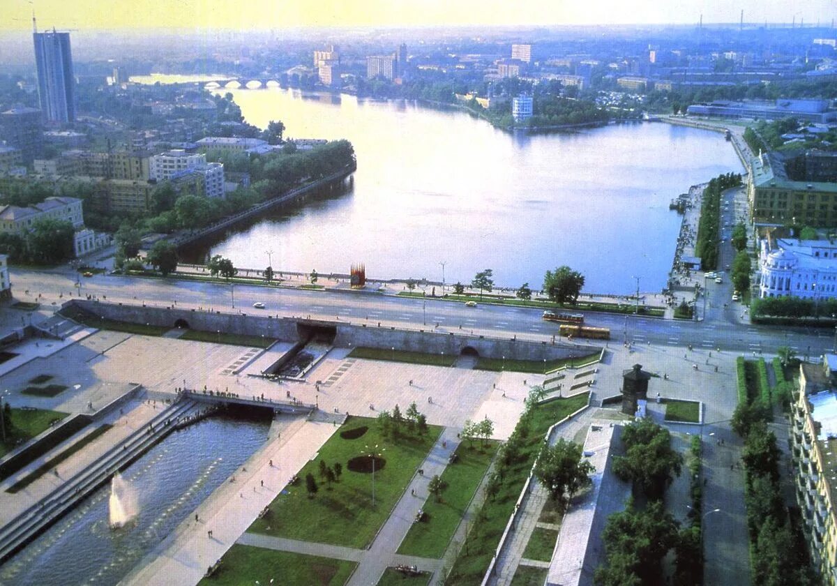 Плотинка екатеринбург фото Краснознаменная группа возвращается в Екатеринбург. А может быть, и не надо? ИА 