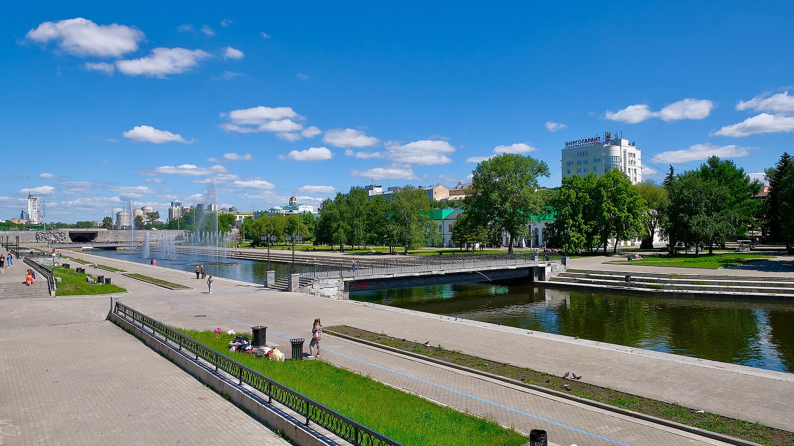 Плотинка свердловская область екатеринбург проспект ленина фото Файл:Plotinka (Yekaterinburg) - 2.jpg - Википедия
