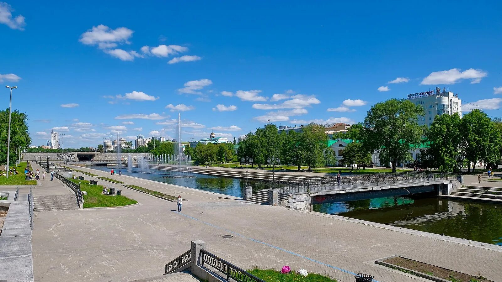 Плотинка свердловская область екатеринбург проспект ленина фото Файл:Plotinka (Yekaterinburg) - 1.jpg - Википедия