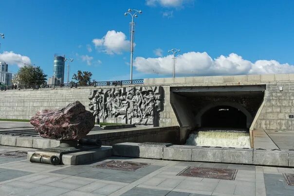 Плотинка свердловская область екатеринбург проспект ленина фото Исторический сквер (или Плотинка) в Екатеринбурге - исторический центр города и 
