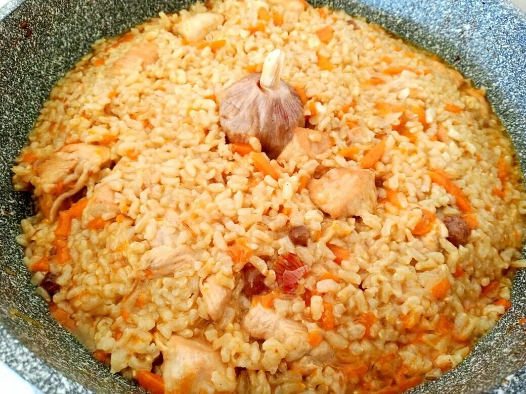 Плов из бурого риса фото Плов на сковороде из бурого риса подарит не того хороший вкус, но и пользу Готов