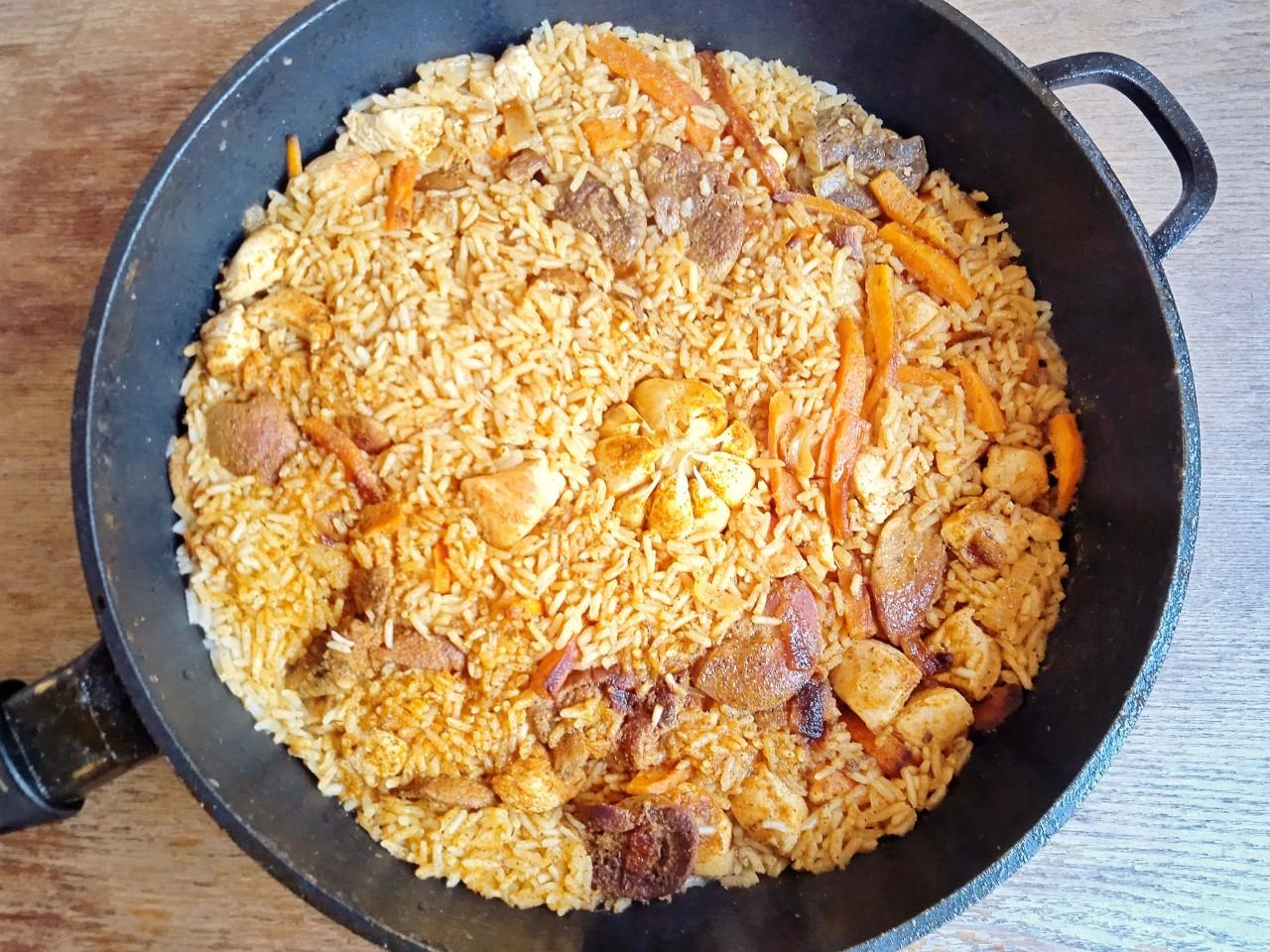 Плов на сковороде фото Рис на сковороде плов рецепт с фото пошагово - 1000.menu