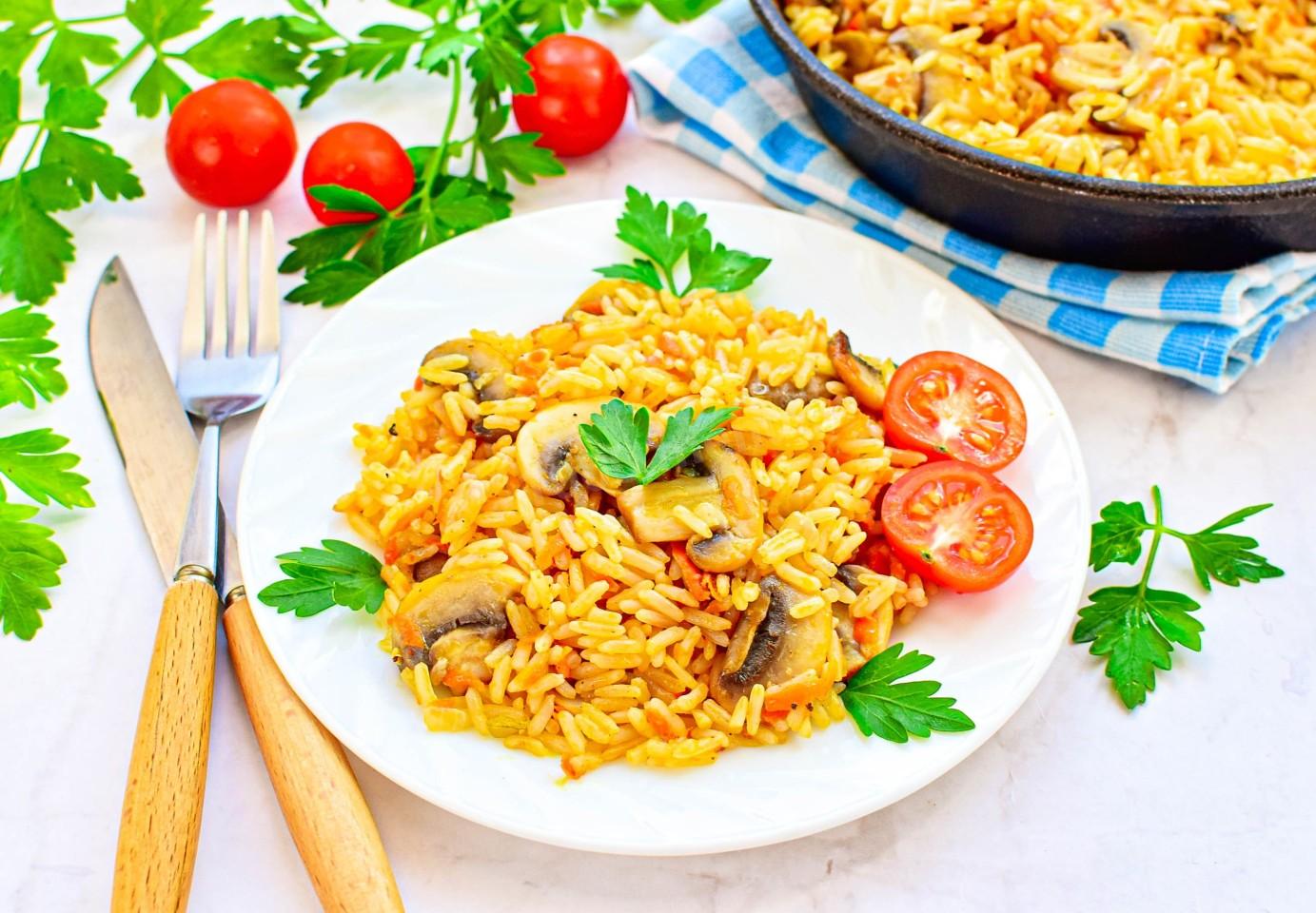Плов с грибами фото Плов с шампиньонами рецепт с фото пошагово - 1000.menu
