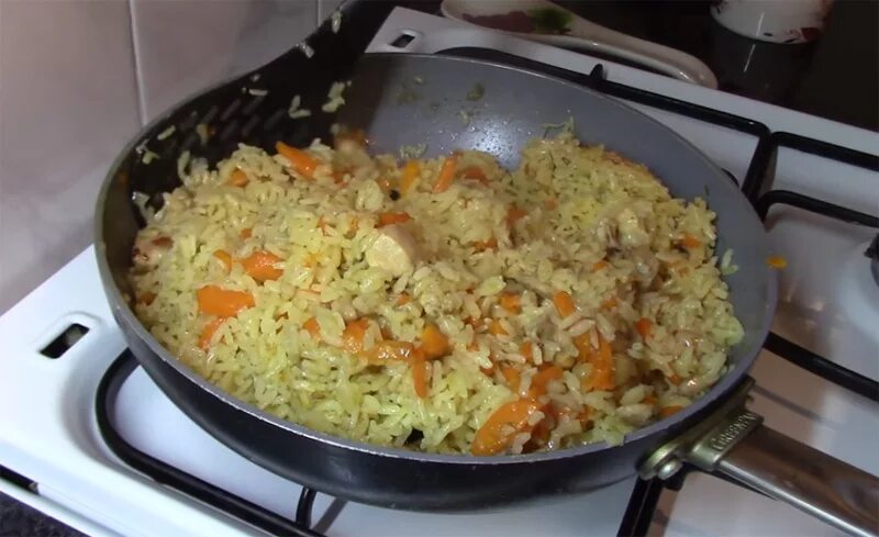 Плов с курицей на сковороде фото Как правильно приготовить плов из свинины в сковороде?