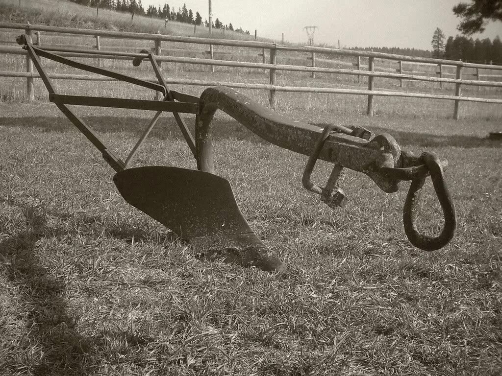 Плуг фото старинный с лошадью Джон Дир (John Deere), экскаватор Е380 LC