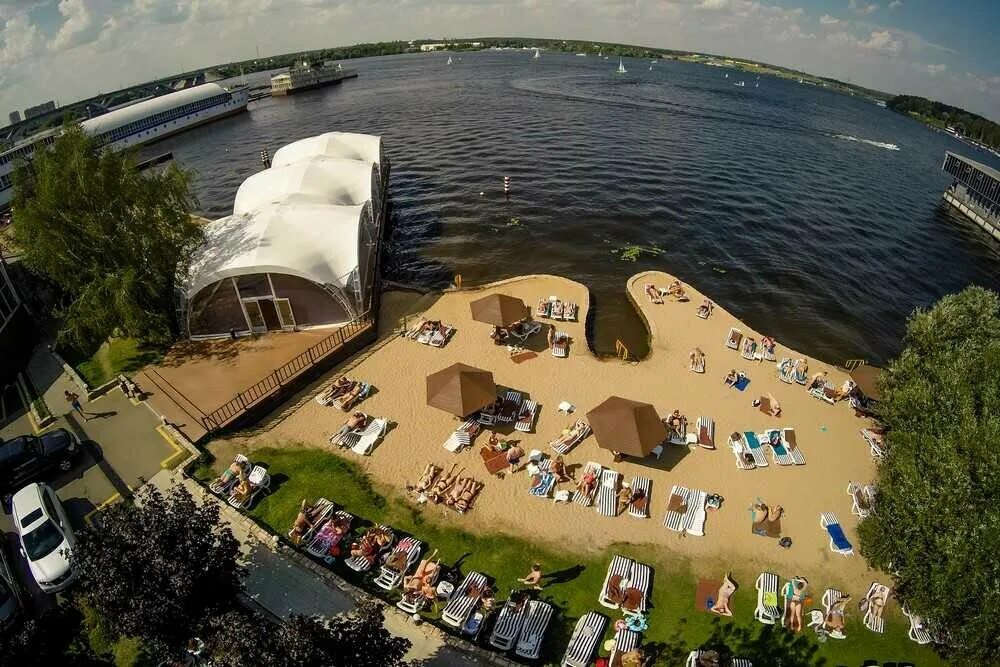 Пляж адмирал фото Отель яхт-клуба "Адмирал" Путеводитель Подмосковья