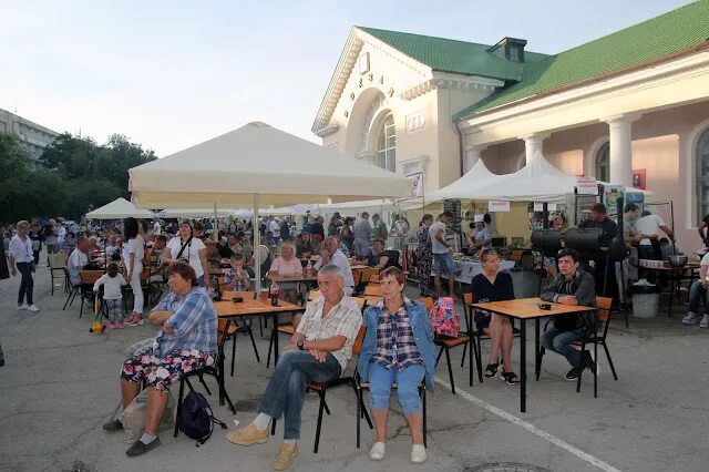 Пляж барабулька республика крым феодосия фото В Крыму прошел фестиваль в честь рыбки барабульки - НАША ДЕРЖАВА