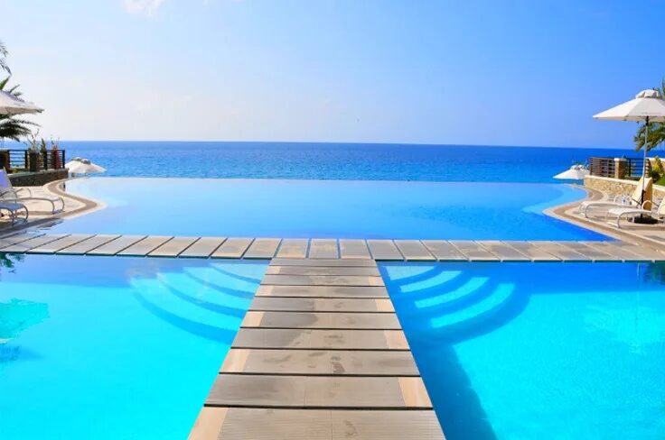 Пляж бассейн фото This is pretty much impossible to resist. The Acuatico Beach Resort in Batangas,