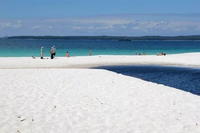 Пляж белый песок фото Hyams Beach - Whitest Sand Beach In The World The Cheap Route Beaches in the wor