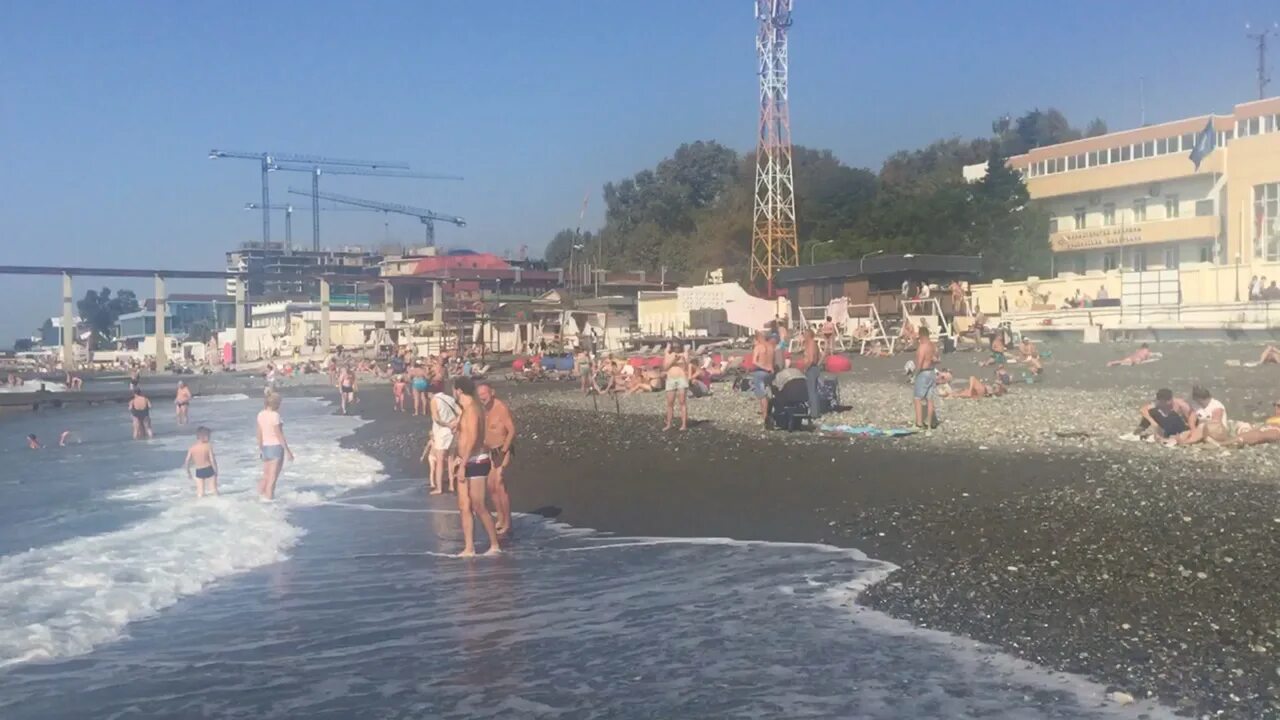 Пляж чайка сочинское ш 1 10 фото Бархатный сезон в Адлере, пляж Чайка - 15 Сочи Онлайн