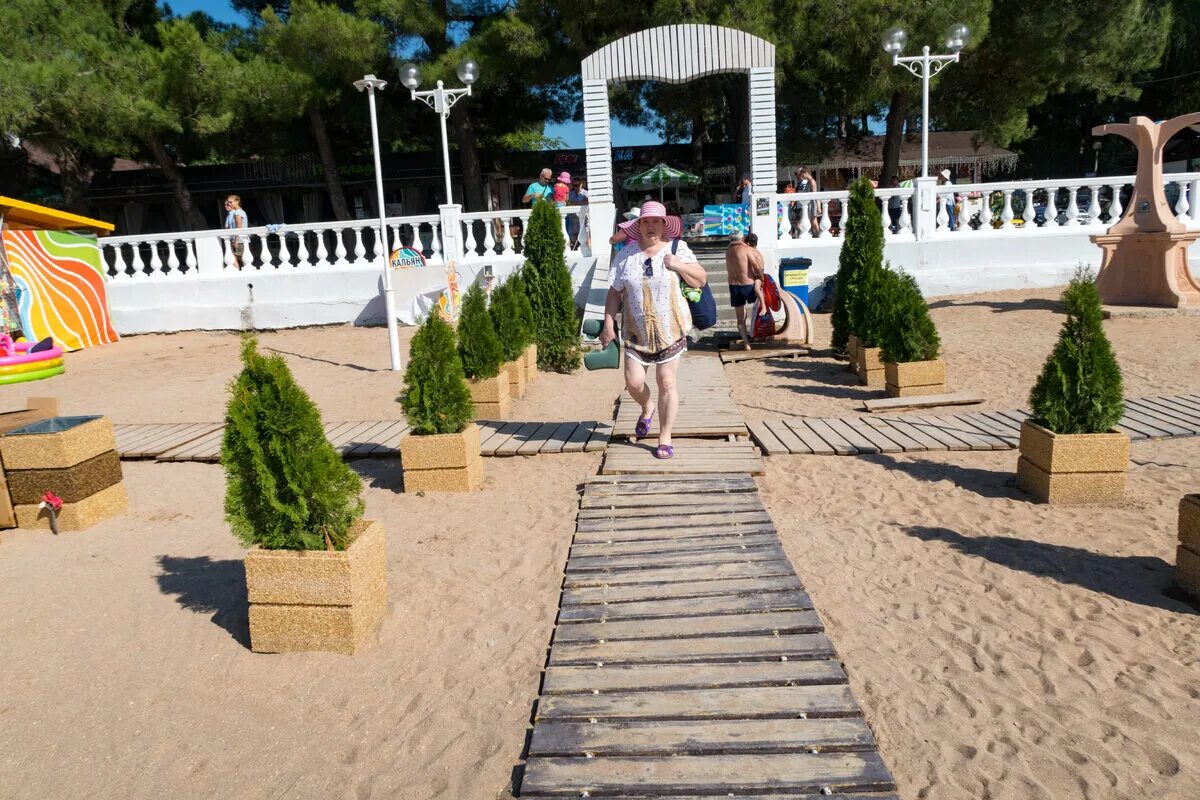 Пляж дельфин геленджик фото "Вести с полей". Геленджик. Пляж "Дельфин". 8 августа Записки на коленке Дзен