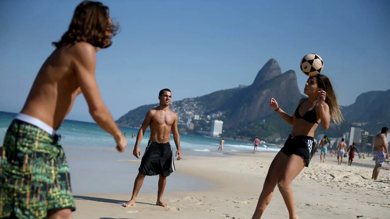 Пляж девушки дикий бразилия фото Up for the Cup: Christ the Redeemer statue hits Melbourne, Zizou song a smash hi
