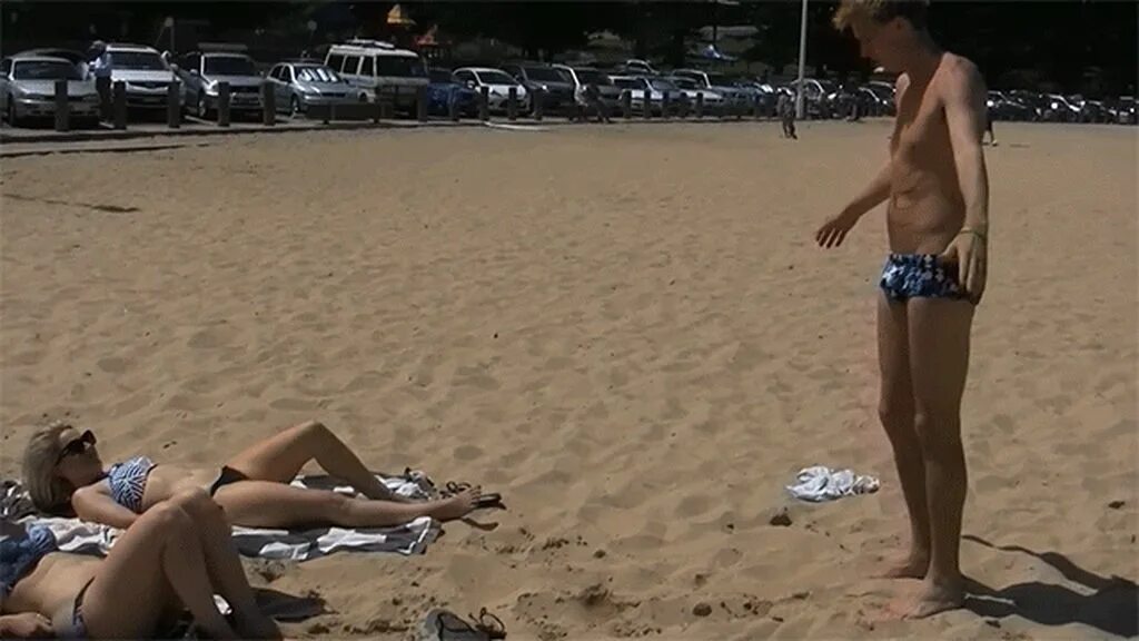 Пляж дрочат фото How not to meet your future wife. - GIF on Imgur