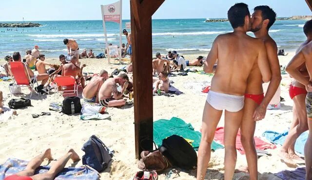 Пляж дрочат фото LGBT: A gay Chabadnik, lesbians wearing skullcaps and hipsters who never pray: W
