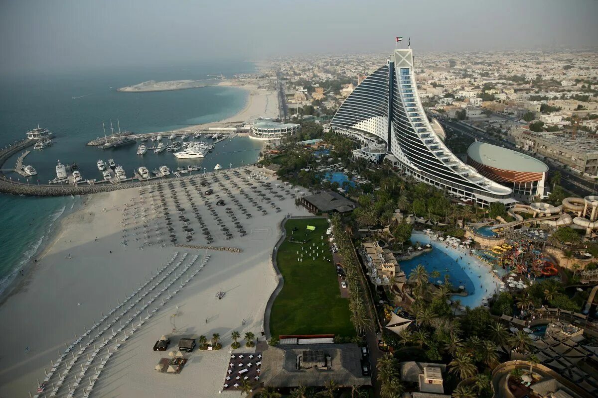 Пляж джумейра 3 джумейра эмират дубай фото 25 incredible pictures of Dubai from above Beach hotels, Aerial photo, Dubai