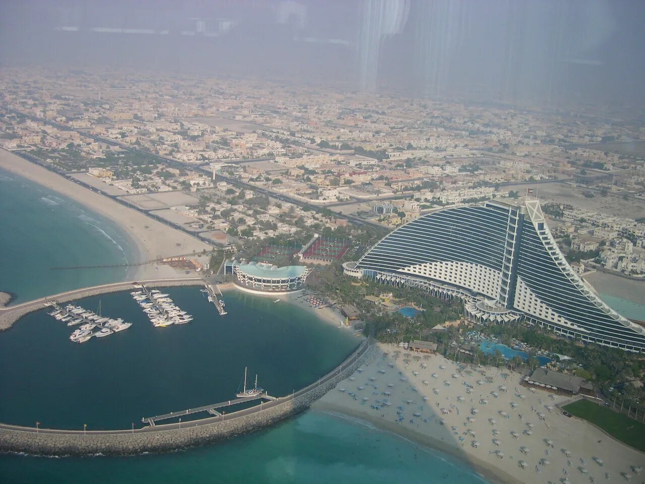 Пляж джумейра фото File:Jumeirah Beach from Burj al Arab - Flickr - gavinsblog.jpg - Wikimedia Comm