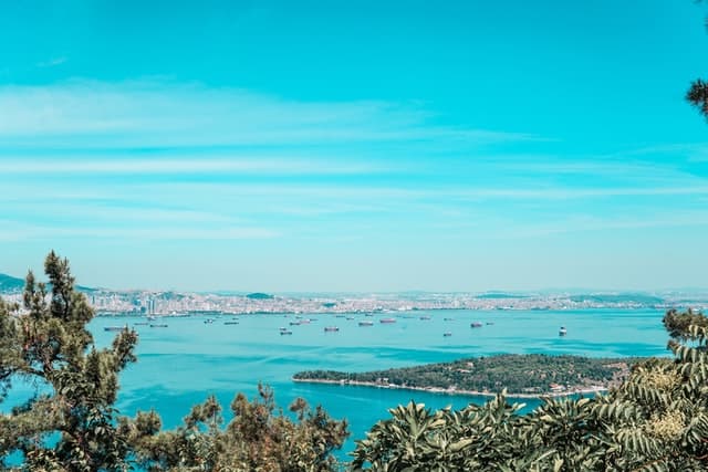 Пляж ешилькей стамбул район бакыркей ешилькей фото Explore Istanbul's Idyllic Princes' Islands - Discover Walks Blog
