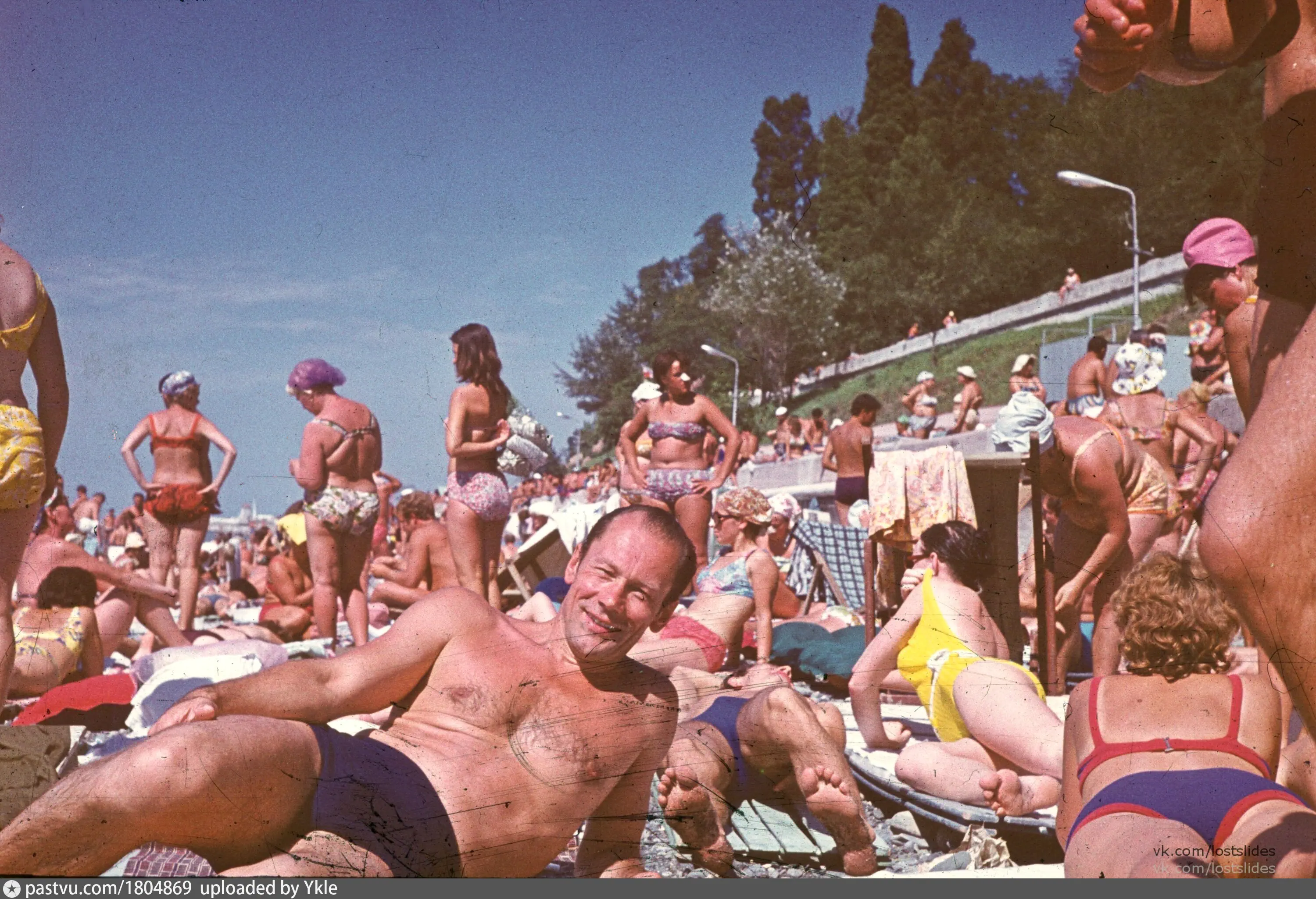 Пляж фото 1970 На городском пляже у гостиницы "Жемчужина" - Retro photos