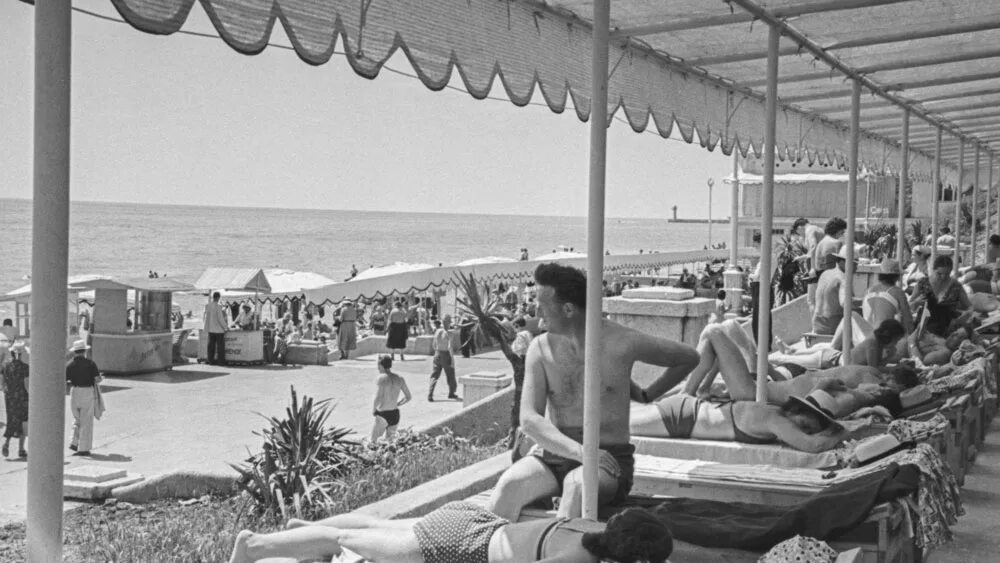 Пляж фото 1970 10 архивных фото с советских курортов, глядя на которые вы срочно захотите в отп