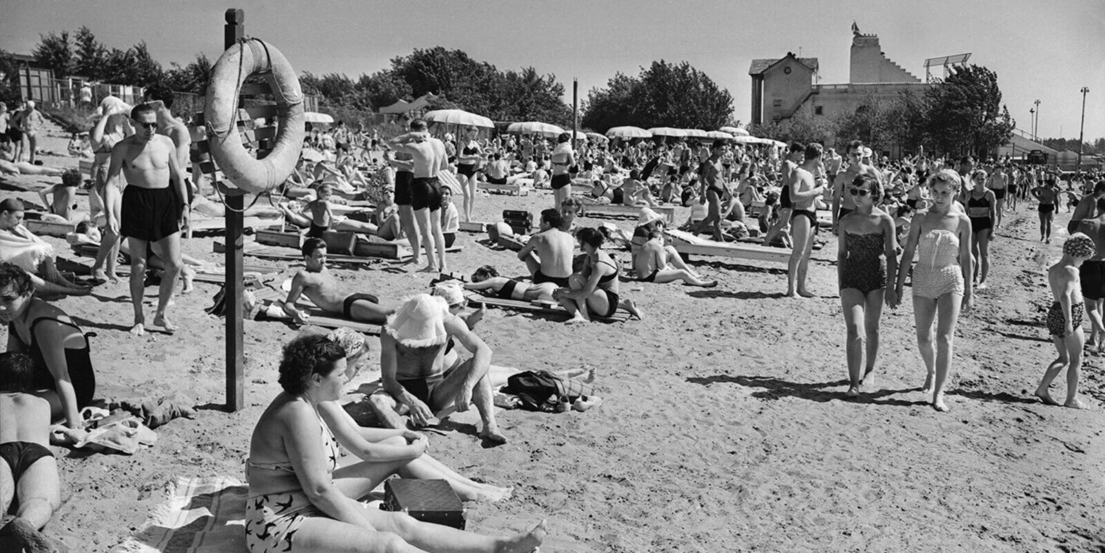 Пляж фото 1970 Порядок на воде. Какие правила безопасности действовали на реках Москвы в конце 