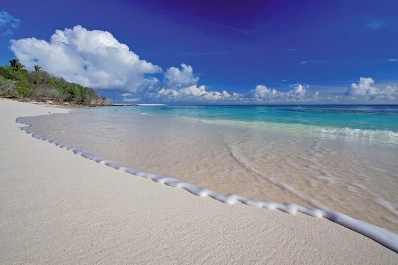 Пляж фото крупно Отель Bird Island Private Island Villas