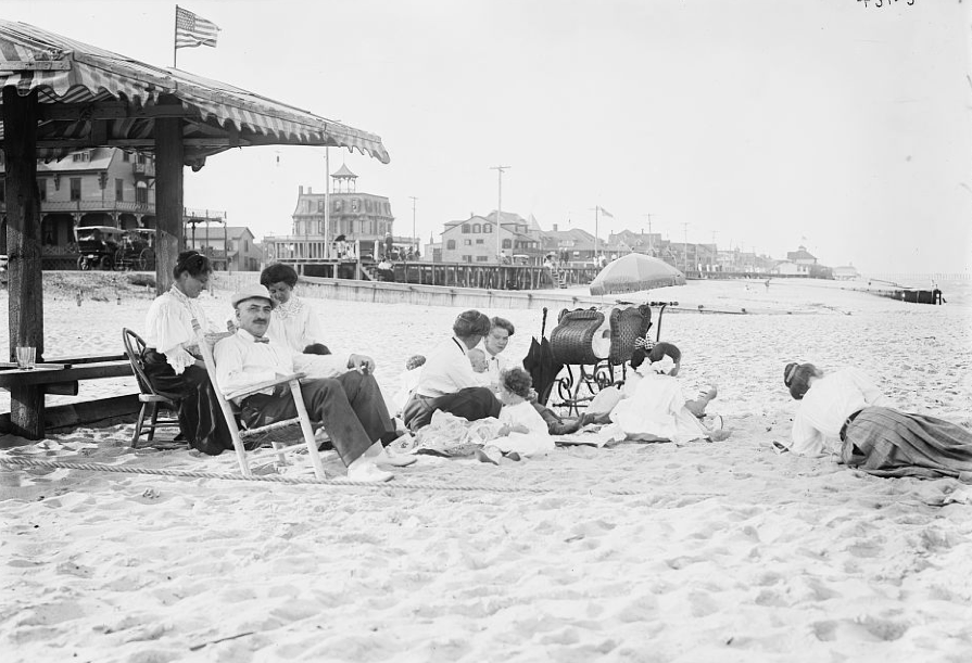 Пляж фото старых At the beach, BELMAR, New Jersey, c. 1900 Sitting in the sand and in a rocking c