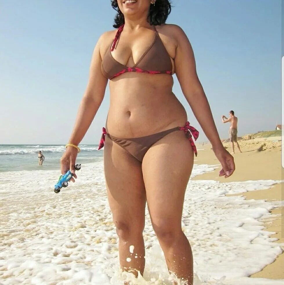 Пляж фото зрел дам Her yıl Ceviz ölü plaj bikini twitter manevi canavar fare veya sıçan