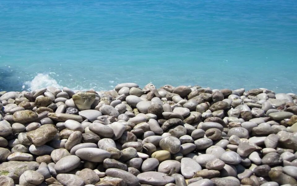 Пляж галька фото Download Pebble Beach And Sea Wallpaper - GetWalls.io