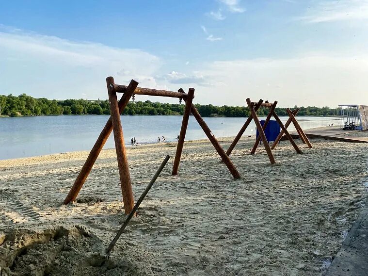 Пляж губкин фото Пляж Губкина не успели благоустроить к началу купального сезона