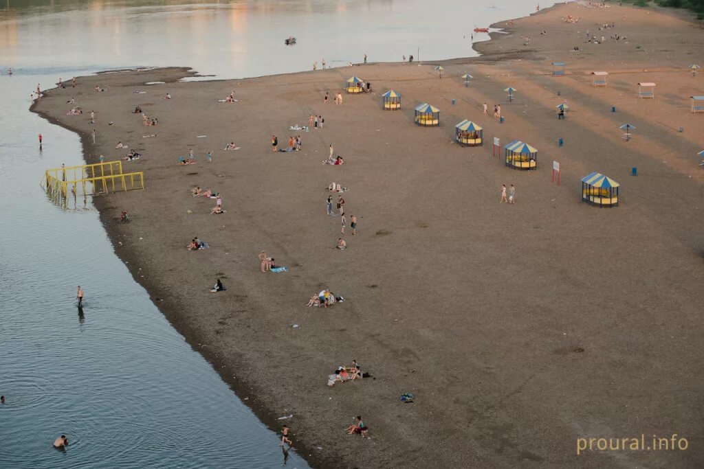Пляж губкин фото Здравствуй, лето: обзор городских пляжей в фоторепортаже Proural
