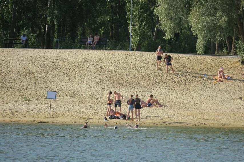 Пляж губкин фото В Губкине проверили качество воды и песка на пляже