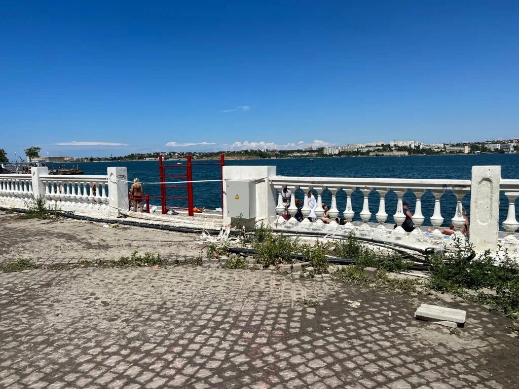 Пляж хрустальный фото В последний месяц лета пляж "Хрустальный" оставляет тягостные впечатления (фото)