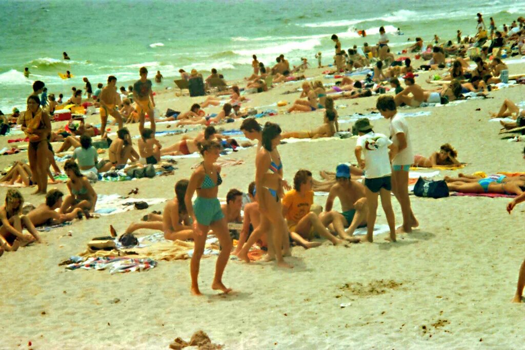 Пляж истории фото Beach crowd, Pompano Beach, 1983 Steven Martin Flickr