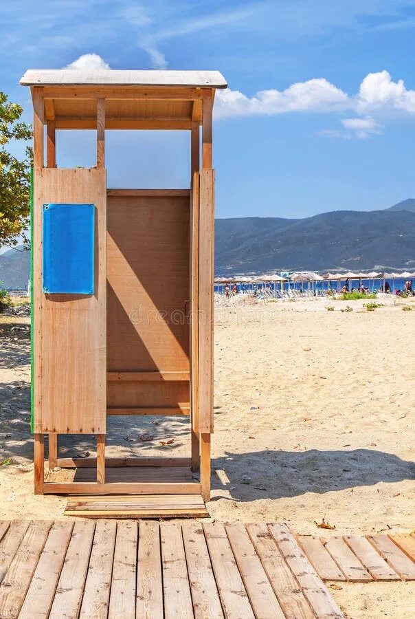 Пляж кабинки фото Beach Cabin on Shore with Blue Sky Stock Photo - Image of coast, blue: 78641232