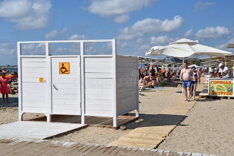 Пляж кабинки фото Anapa, Russia, July, 18, 2018. Cabin for Dressing Up for People with Disabilitie