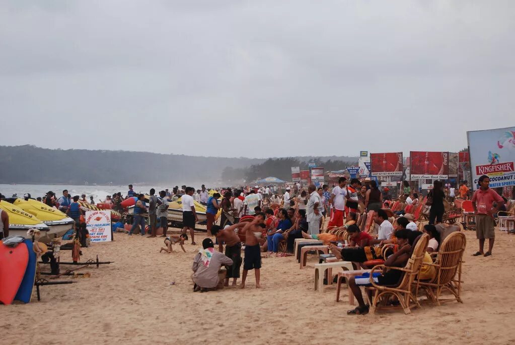 Пляж калангут гоа фото The crowded beach at Calangute, Goa, India Paul Mannix Flickr