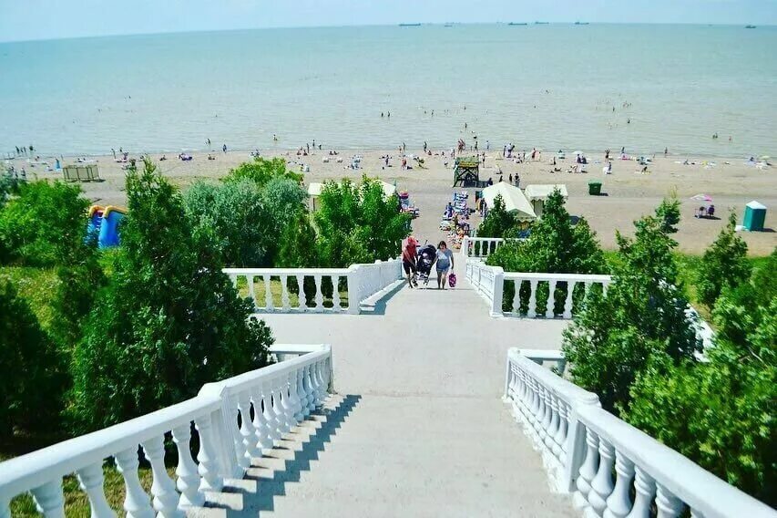Пляж краснодарский край ейск фото Панорама: Александровский сад у моря, гостиница, Николаевская ул., 19, Ейск - Ян