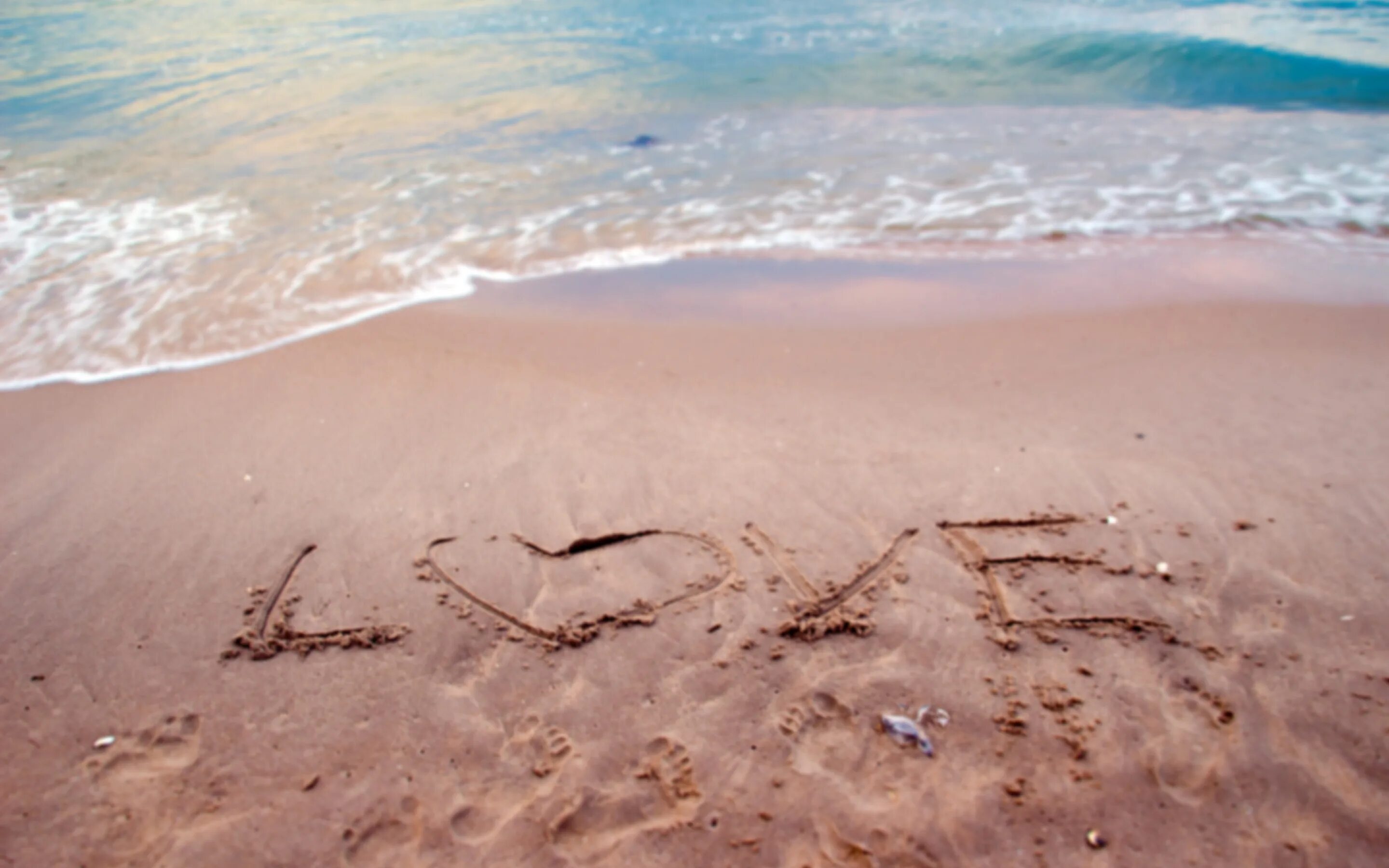 Пляж любовь фото Download wallpaper sand, sea, beach, love, heart, love, beach, sea, section mood