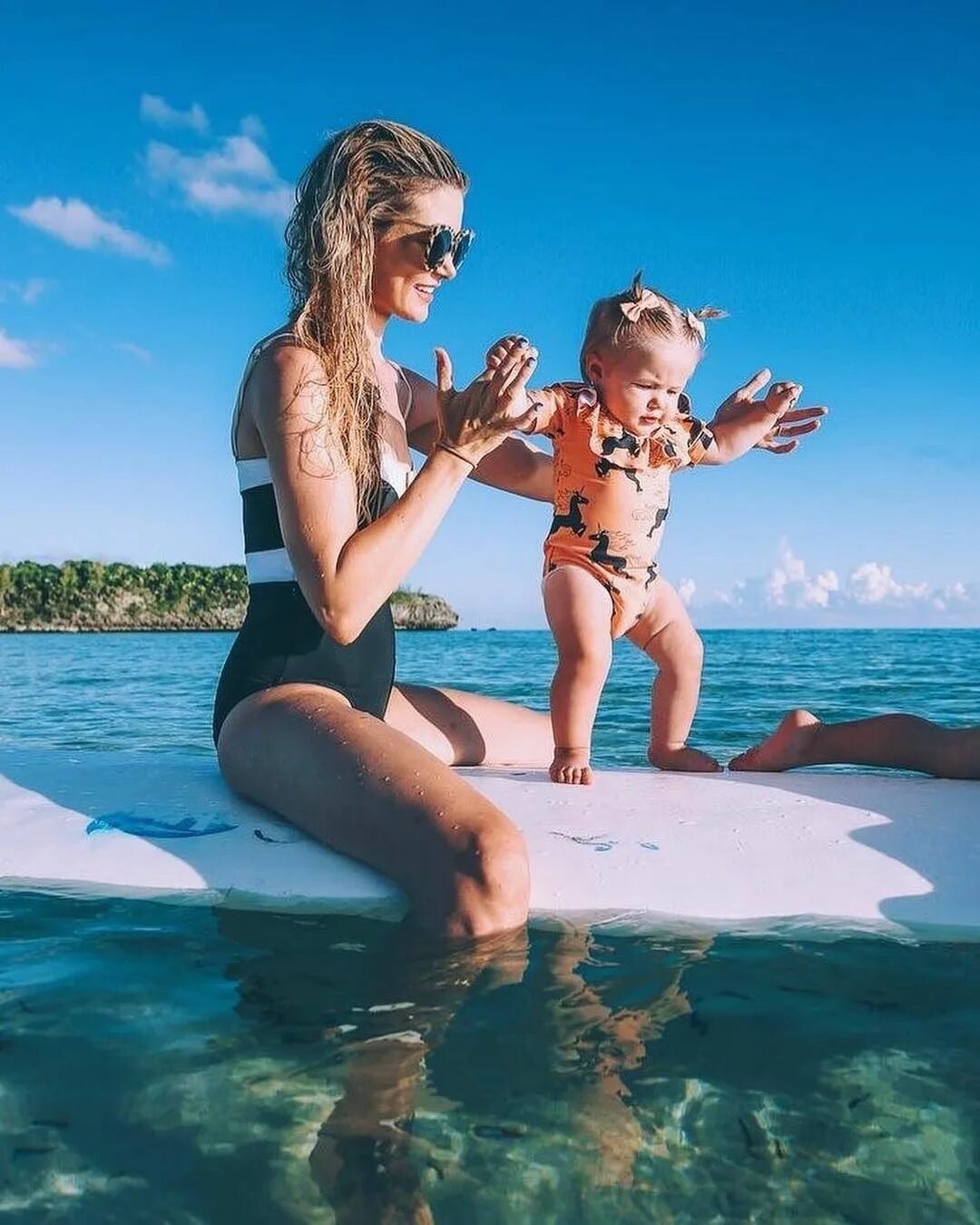 Пляж мама фото The coolest family Future mommy, Surfing, Moms goals